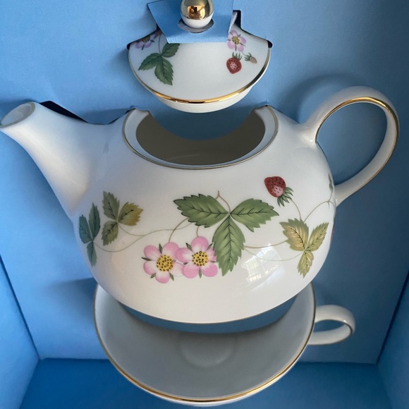 Wedgwood Wild Strawberry Tea for One NEW in Box - Picture 7 of 11